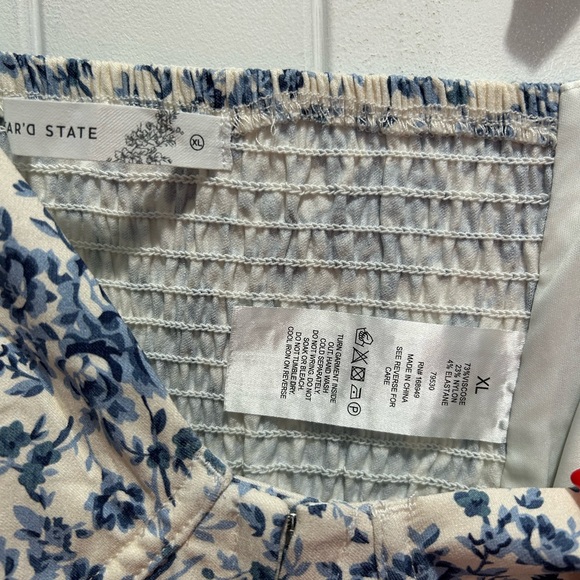 Floral Blue and White Crop Top - Picture 4 of 4